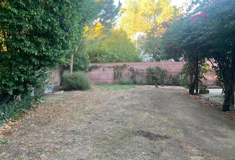 膳宿费 Art Studio At 8509 Fullbright Avenue, Winnetka, Ca, Usa 91306