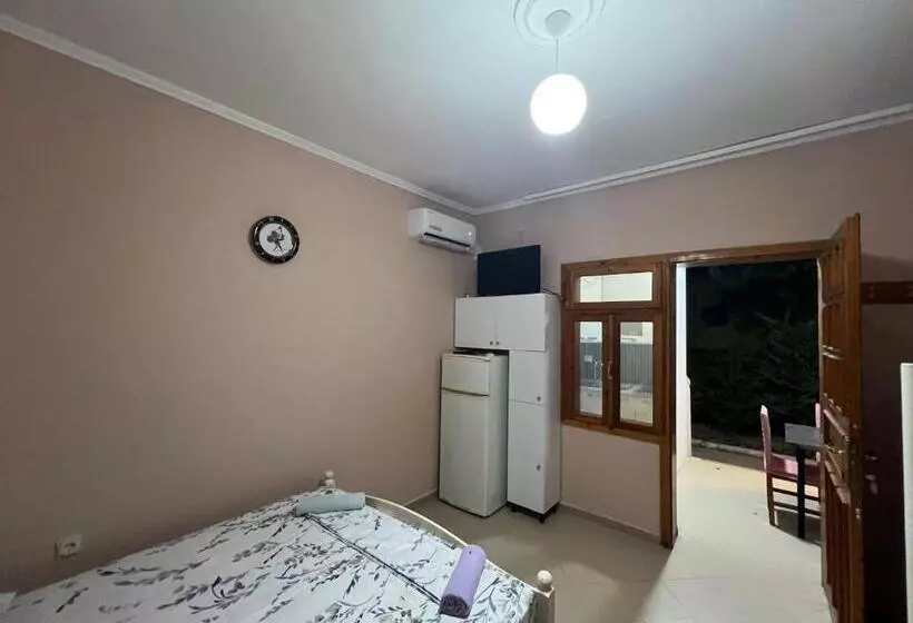 Pensió Rrjolli Rooms