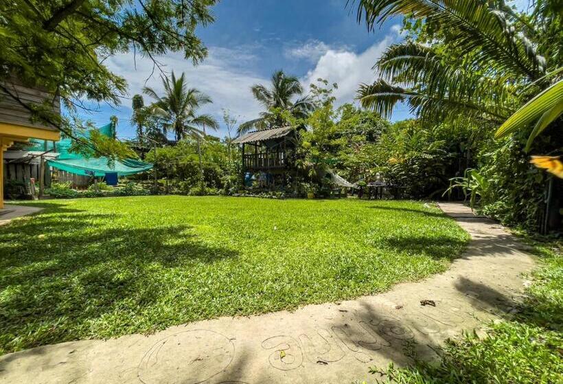 بنسيون Garden Rooms