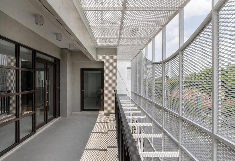 هاستل H Suite Inn