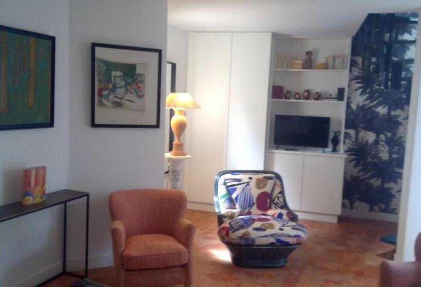 تختخواب و صبحانه L Atelier