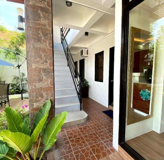 בית מלון כפרי Kathys Home Garden Suites