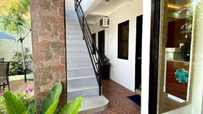 בית מלון כפרי Kathys Home Garden Suites