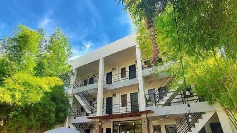 בית מלון כפרי Kathys Home Garden Suites