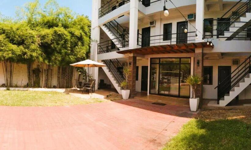 בית מלון כפרי Kathys Home Garden Suites