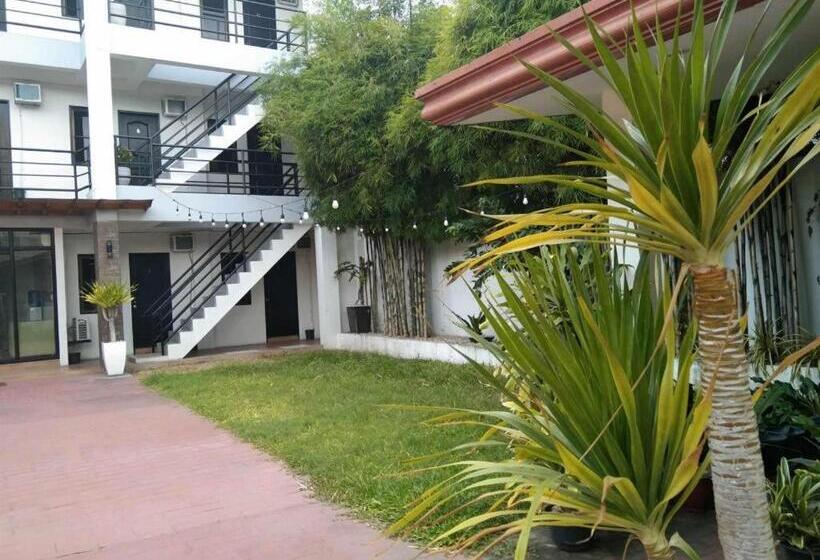 בית מלון כפרי Kathys Home Garden Suites