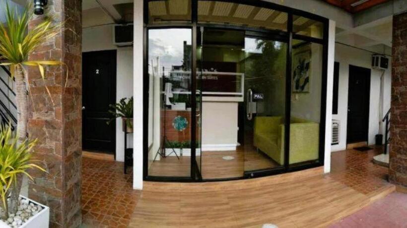 בית מלון כפרי Kathys Home Garden Suites