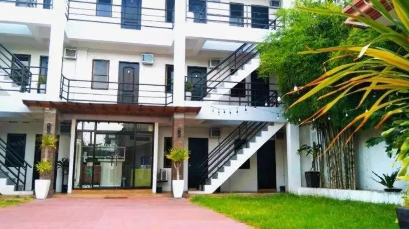 Hotelli Kathys Home Garden Suites