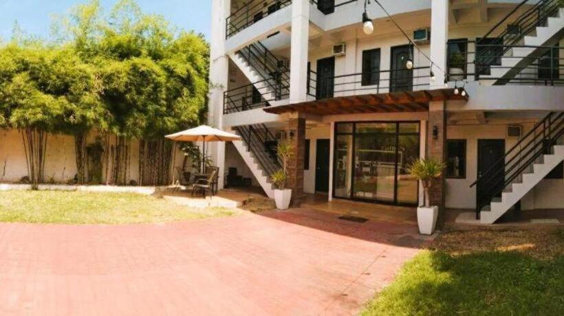 בית מלון כפרי Kathys Home Garden Suites