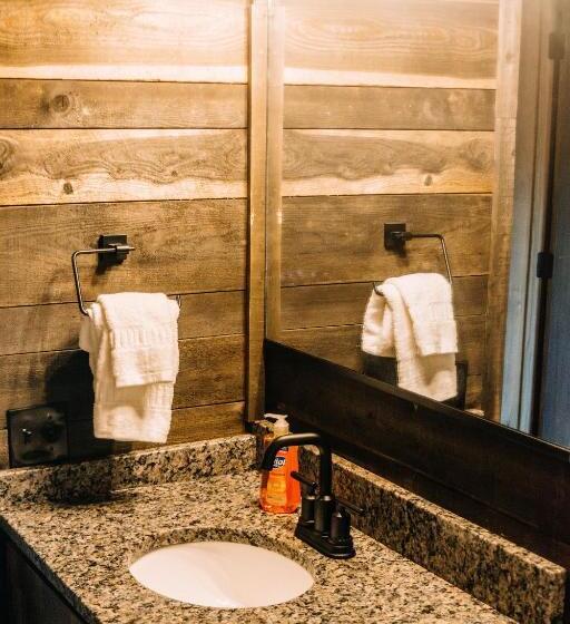 בית מלון כפרי Pendleton Pointe