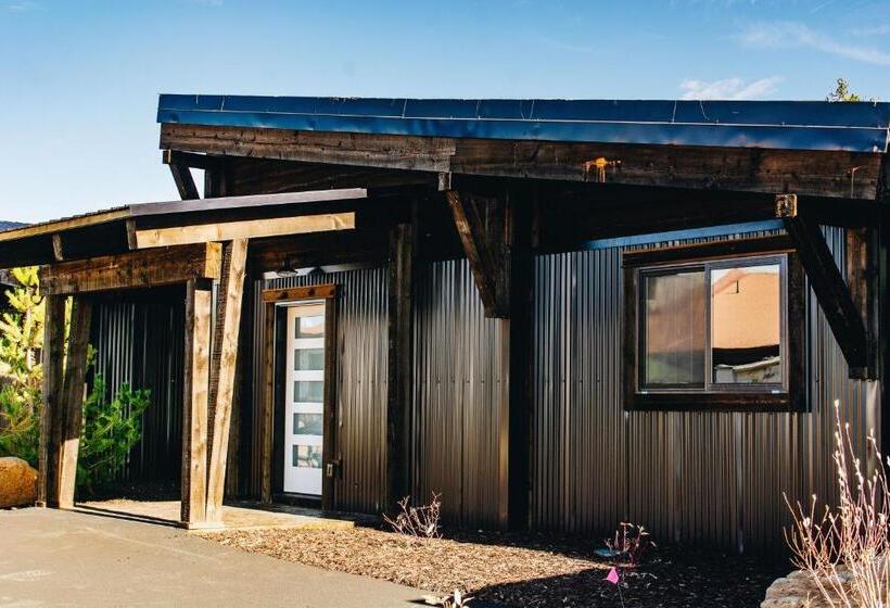 בית מלון כפרי Pendleton Pointe