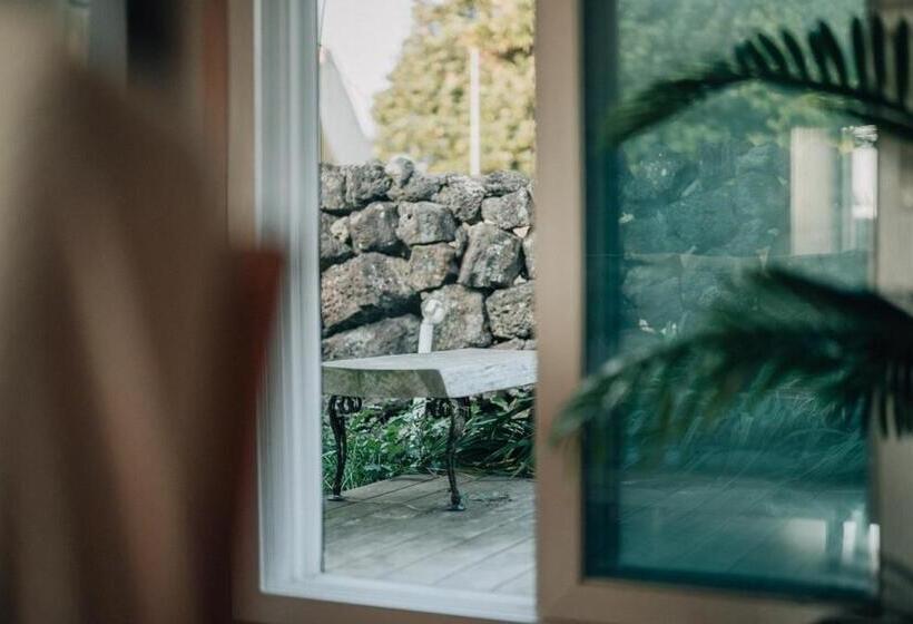 Jeju Pension Doldamnomo Jip Doldamjeom