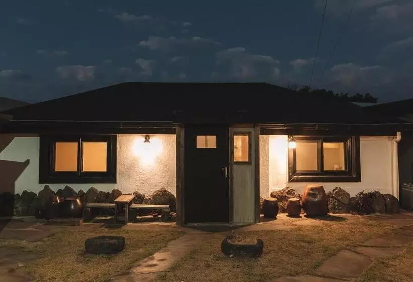 Jeju Pension Doldamnomo Jip Doldamjeom