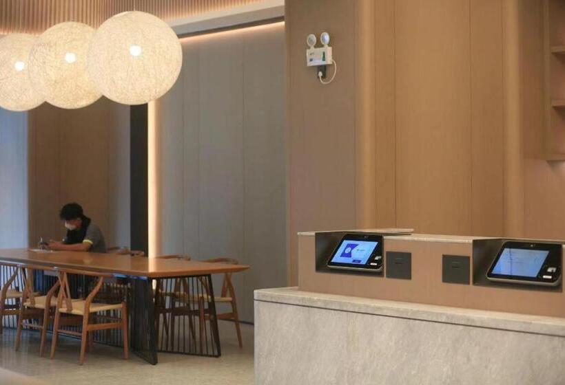 Ji Hotel Shenzhen Baoan Pingzhou Metro Station