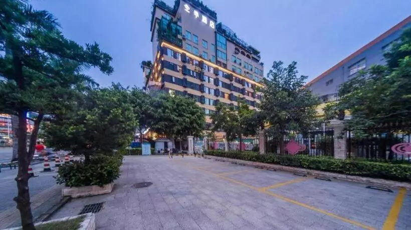 Ji Hotel Shenzhen Baoan Pingzhou Metro Station