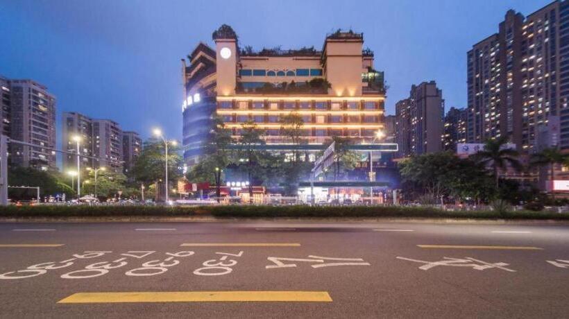 Ji Hotel Shenzhen Baoan Pingzhou Metro Station
