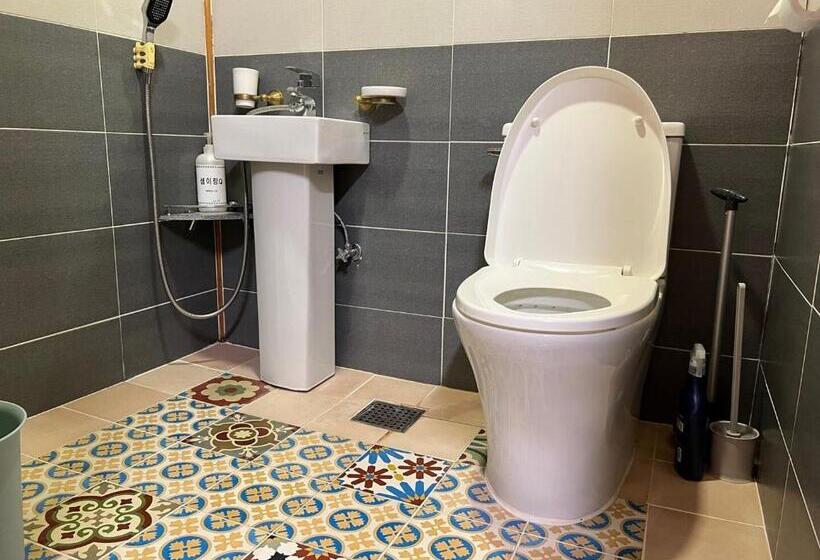 Пансион Yeongyang Youyoudang Dockchae Hanok