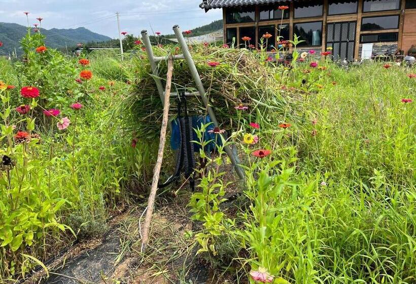 Пансион Yeongyang Youyoudang Dockchae Hanok