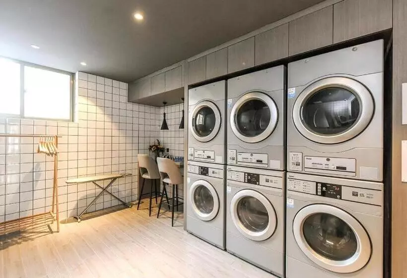 Atour Hotel Lanzhou East Market Meteorological Bureau Metro Station