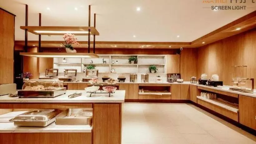 Hanting Premium Hotel Delingha Jinghuawan Plaza