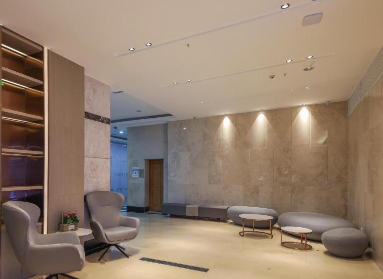 Lavande Hotel Wuhan Jianghan Road Dunli Gate Metro Station