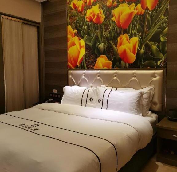 Starway Hotel Urumqi Economic Development Zone Railway Station