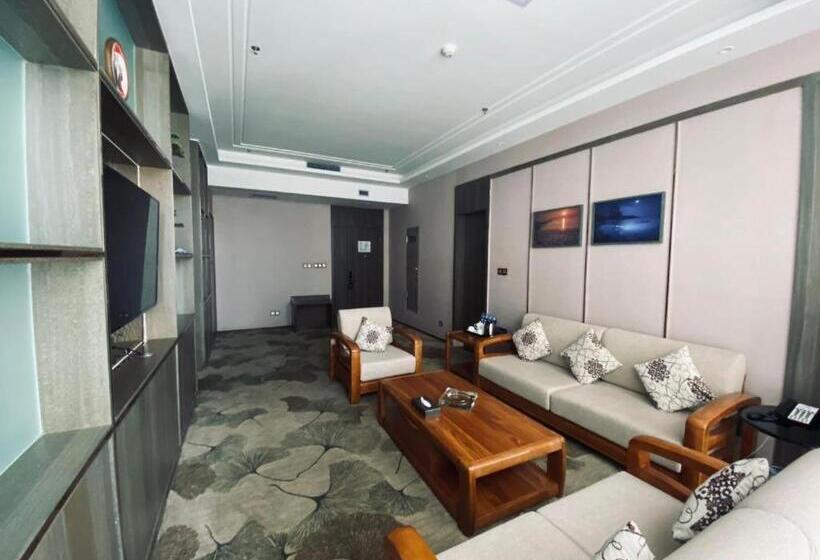 Starway Hotel Urumqi Economic Development Zone Railway Station