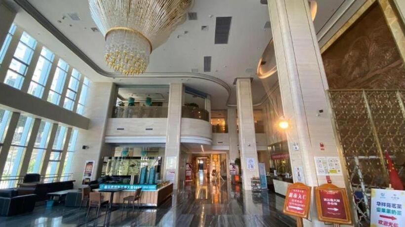 Starway Hotel Urumqi Economic Development Zone Railway Station