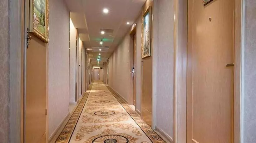 Vienna Hotel Chengdu Chadianzi Toursim Center