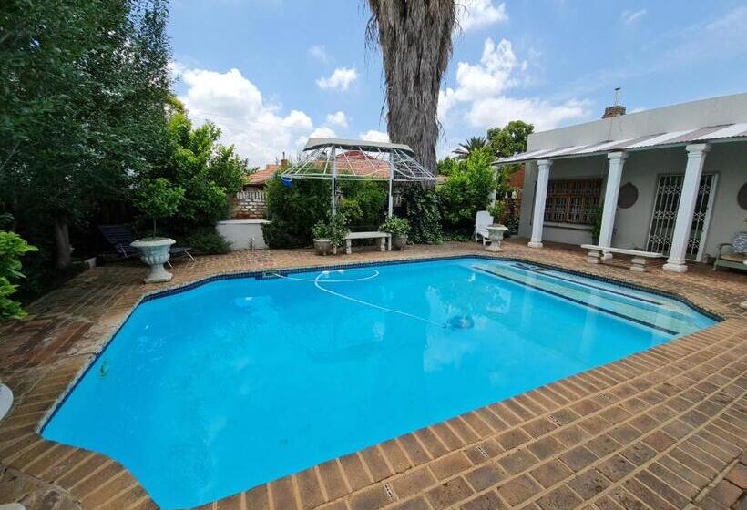 تختخواب و صبحانه Hill Manor Room 1 Self Catering Unit