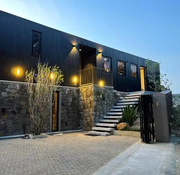 Aamiaismajoitus (B&B) The Riv Eco Villa