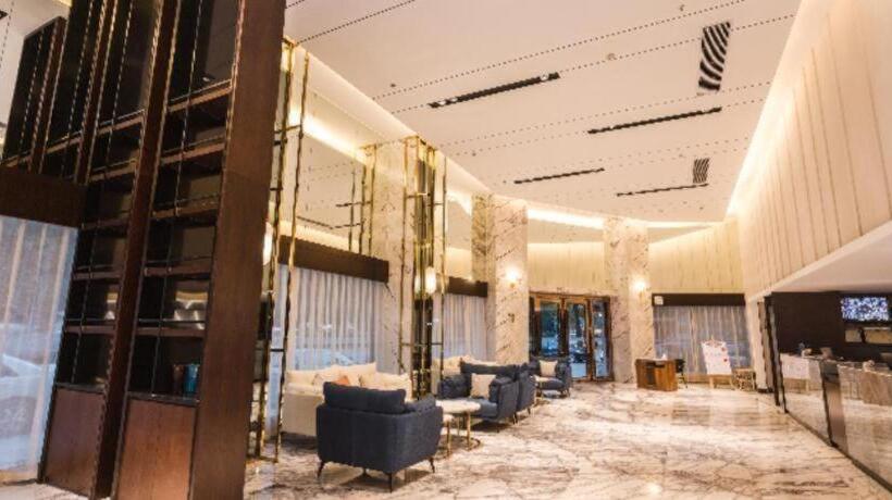 Borrman Hotel Yunfu Xinxing County Bus Station