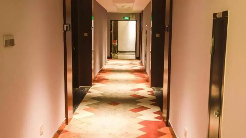 Borrman Hotel Yunfu Xinxing County Bus Station