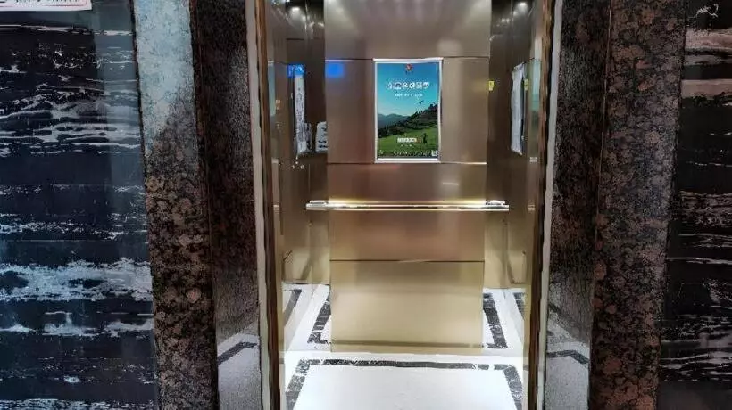 Borrman Hotel Yunfu Xinxing County Bus Station