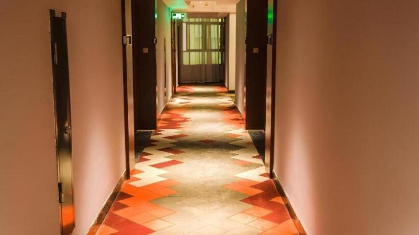 Borrman Hotel Yunfu Xinxing County Bus Station