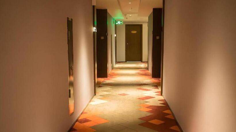 Borrman Hotel Yunfu Xinxing County Bus Station