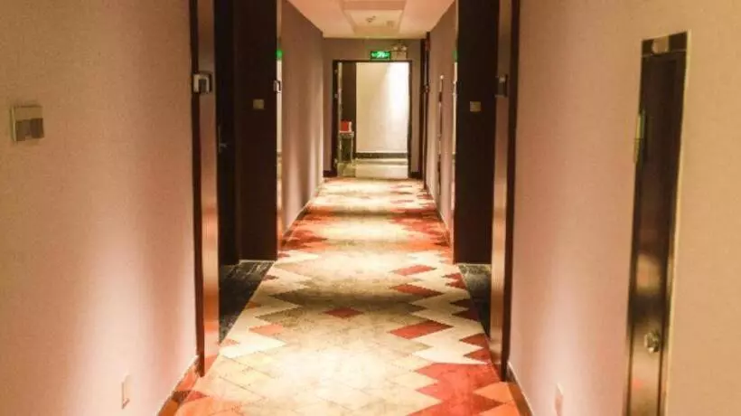 Borrman Hotel Yunfu Xinxing County Bus Station