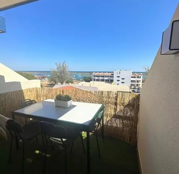 Golden Club Resort   Apart