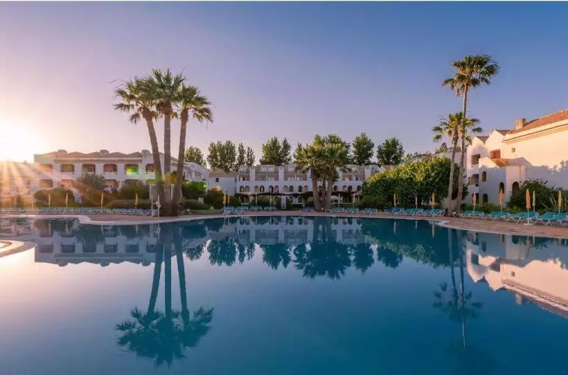 Golden Club Resort   Apart