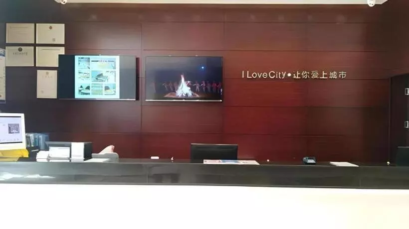 Hotelli City Comfort Inn Tongren High Speed Railway Station