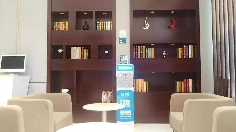 Hotelli City Comfort Inn Tongren High Speed Railway Station