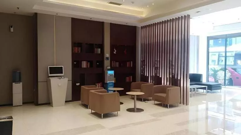 Hotelli City Comfort Inn Tongren High Speed Railway Station