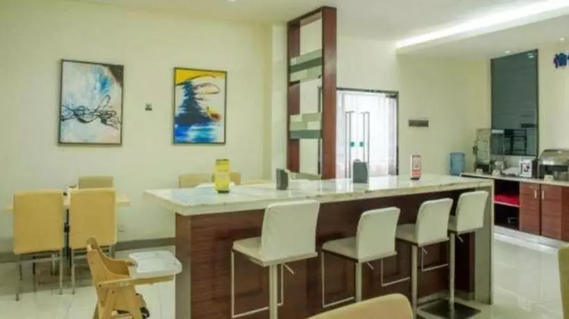 Hotelli City Comfort Inn Yulin Youth Square 1st People S Hospital