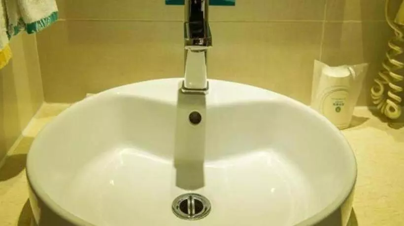 Hotelli City Comfort Inn Yulin Youth Square 1st People S Hospital