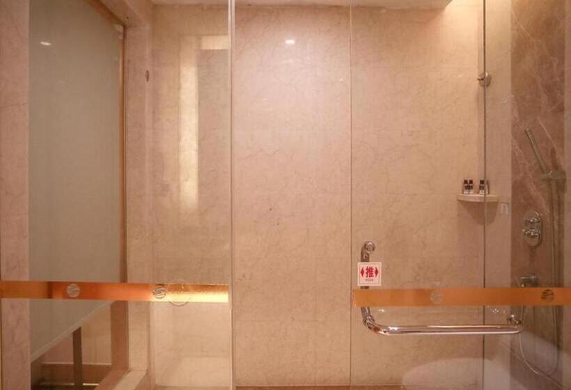 هتل James Joyce Coffetel Nanchang Railway Station Wanguo International