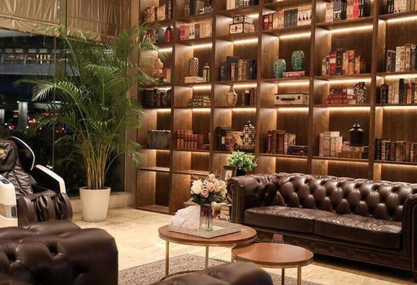 هتل James Joyce Coffetel Nanchang Railway Station Wanguo International