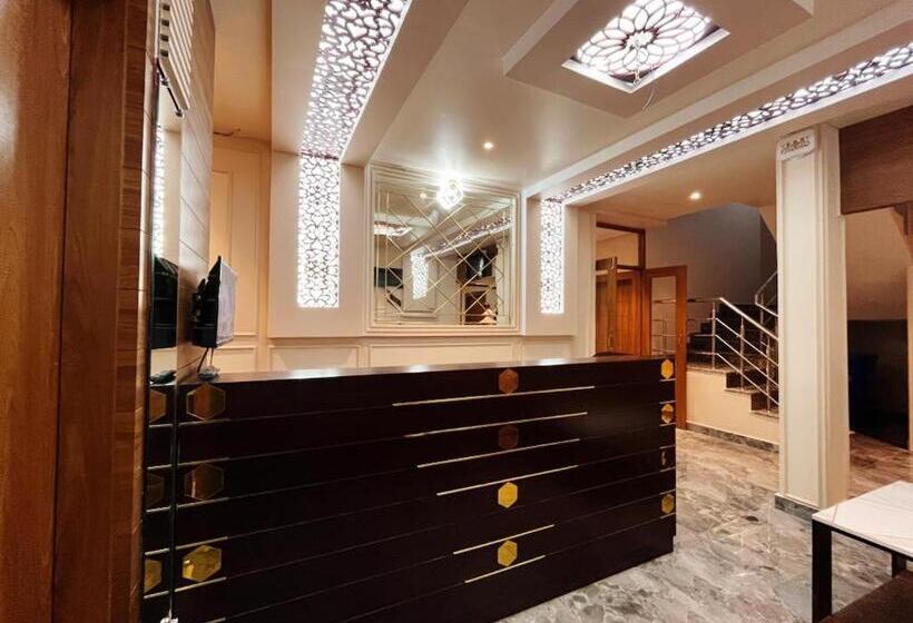 پانسیون Royal Regency Palace Vijay Chowk Gorakhpur