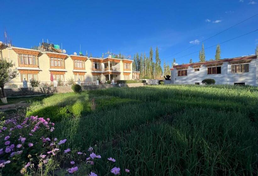 בית מלון כפרי Gangba