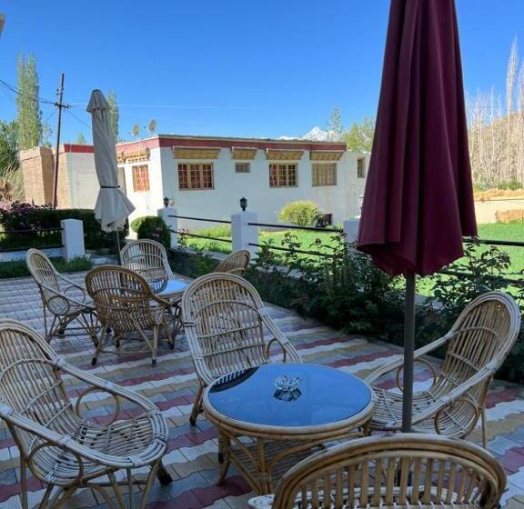 בית מלון כפרי Gangba