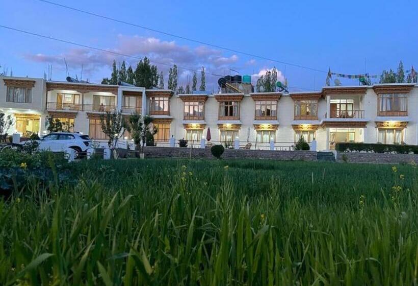 בית מלון כפרי Gangba